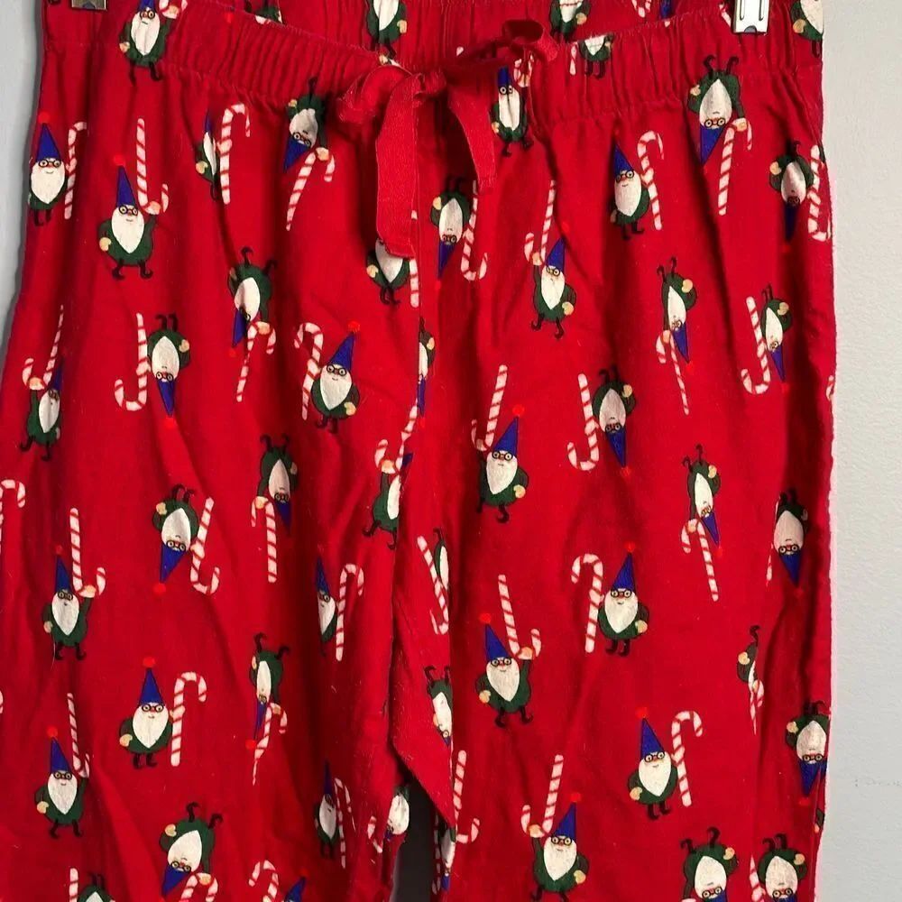 Old Navy Woman’s Medium Gnome Flannel Pajamas